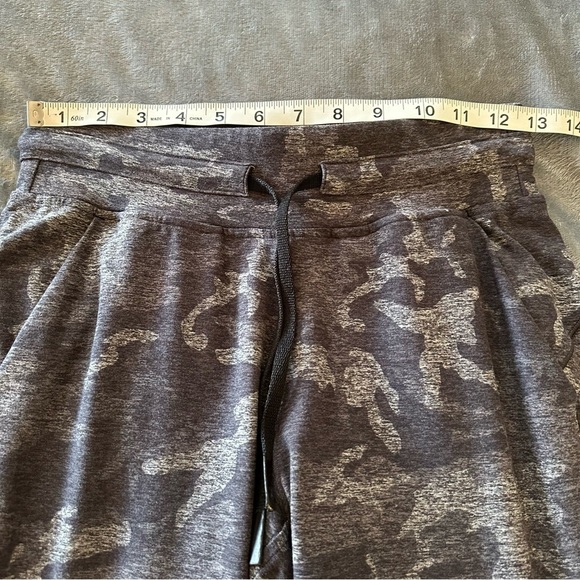 lululemon Ready to Rulu Pant DESIGNED FOR ON THE MOVE Camouflage Joggers Size 4 - Picture 8 of 14
